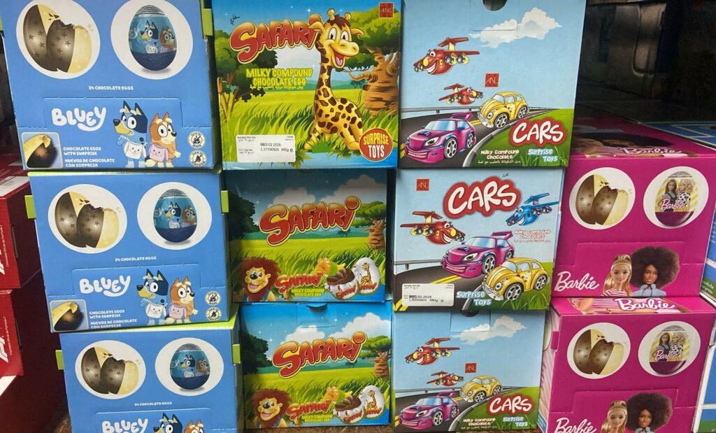 HUEVOS CHOCOLATE 24PZ: 2689. BLUEY/ 2686. CARS/ 2687. SAFARI/ 2149. BARBIE